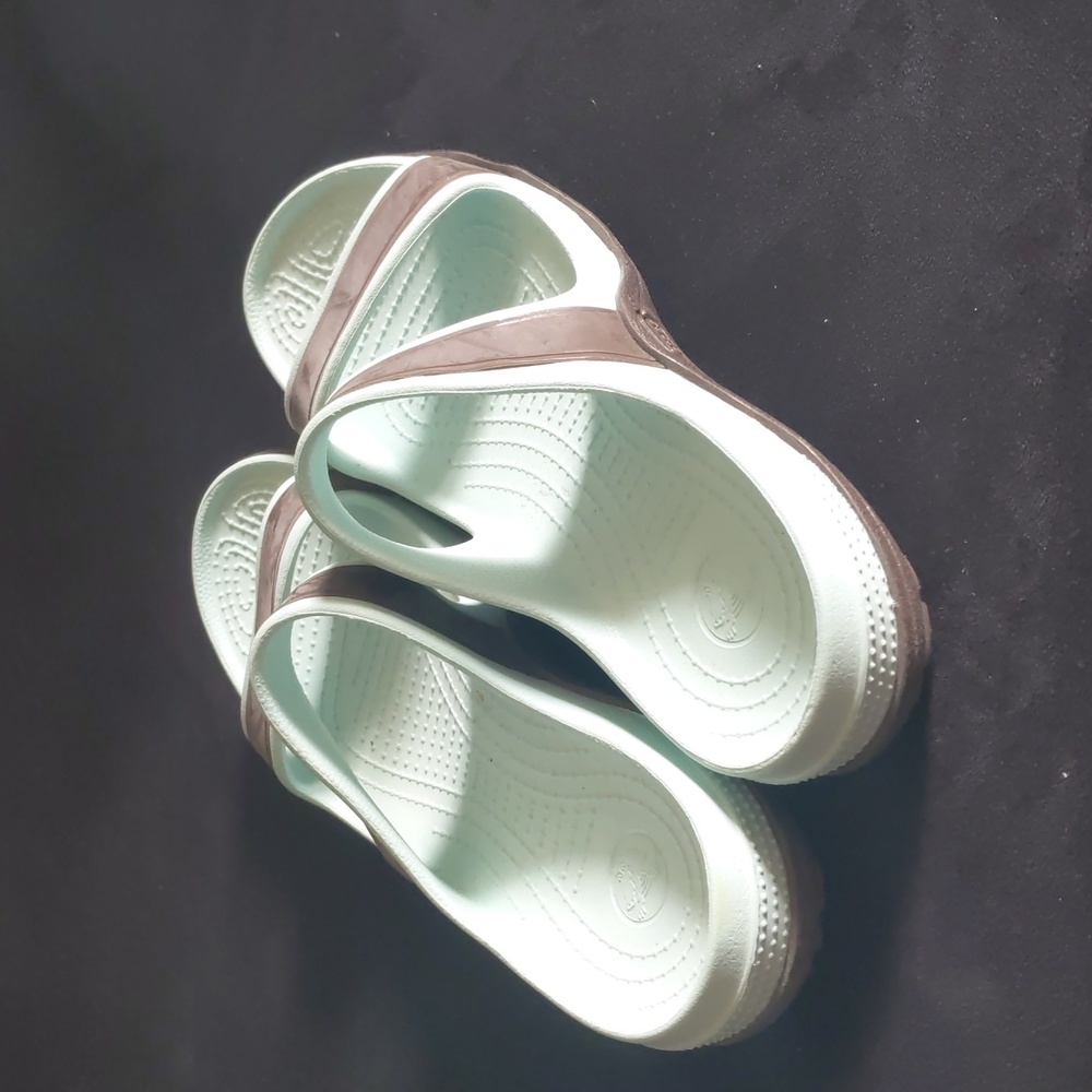 CROCS Extremely Comfortable Mint and Brown Women's Sandals - Picture 3 of 3